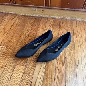 Black Rothy’s pointy flats size 8